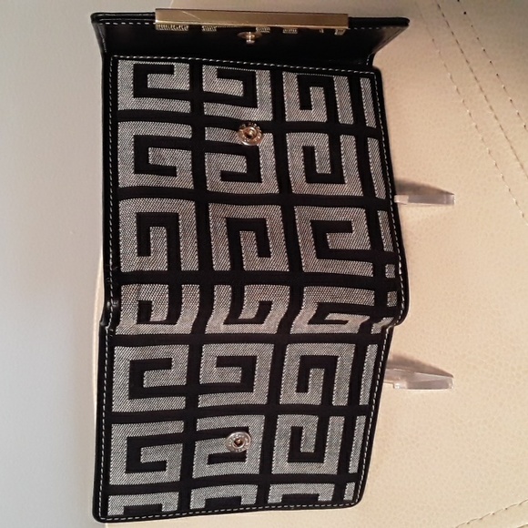 Auth GIVENCHY Compact Bi-Fold Wallet, Black/Gray - Picture 9 of 17